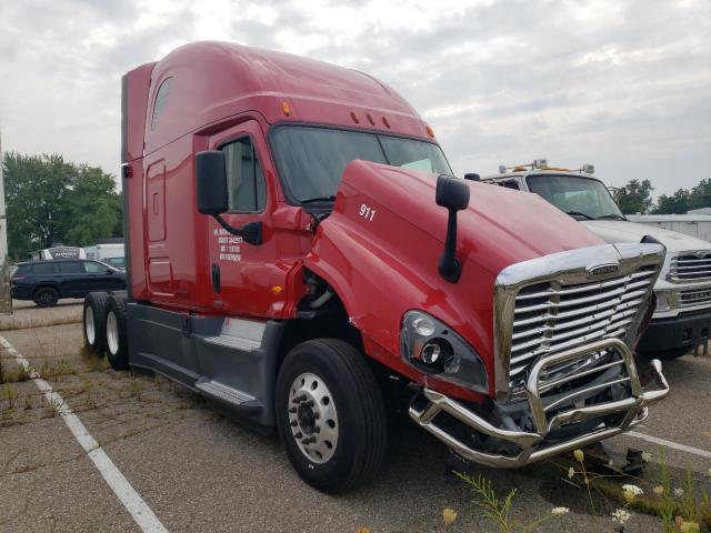  Salvage Freightliner Cascadia 1