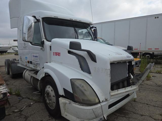  Salvage Volvo Vnl