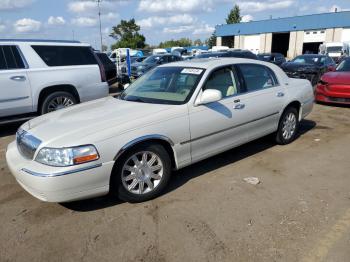  Salvage Lincoln Towncar