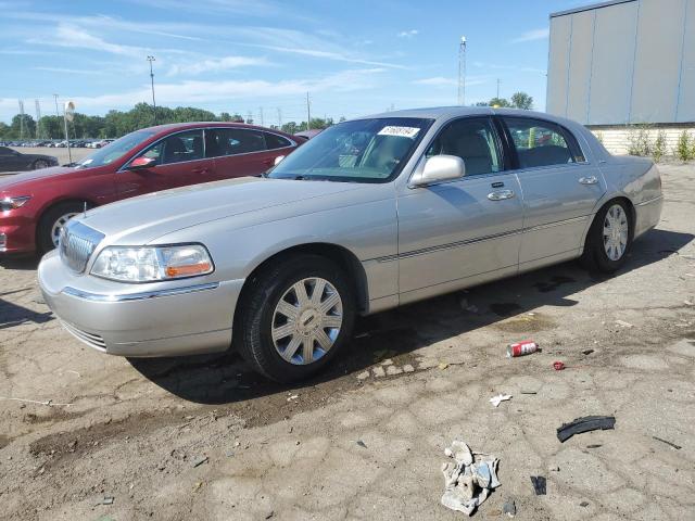  Salvage Lincoln Towncar