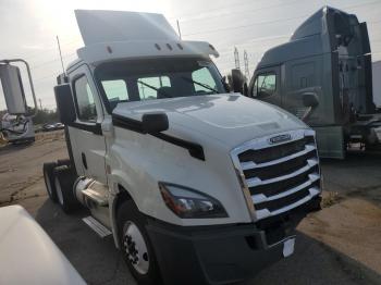  Salvage Freightliner Cascadia 1