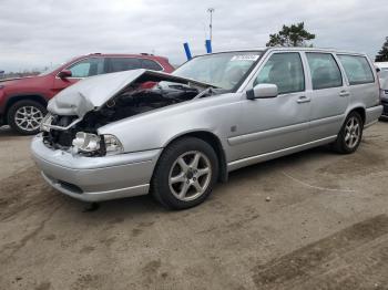  Salvage Volvo V70