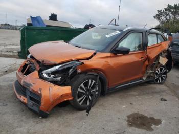  Salvage Nissan Kicks