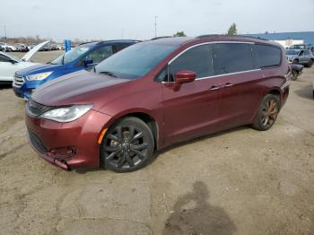  Salvage Chrysler Pacifica