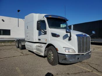  Salvage Peterbilt 579