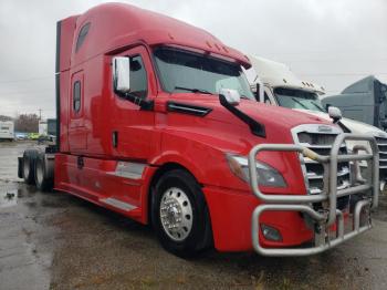  Salvage Freightliner Cascadia 1