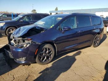  Salvage Chrysler Pacifica