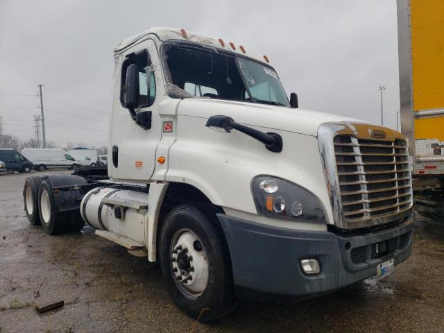  Salvage Freightliner Cascadia 1