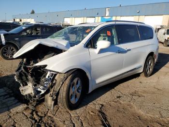  Salvage Chrysler Pacifica