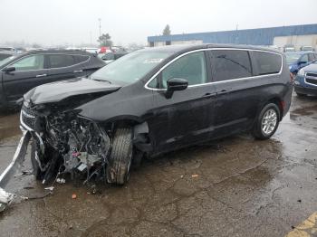  Salvage Chrysler Pacifica