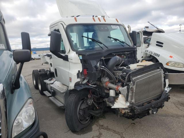  Salvage Freightliner Cascadia 1