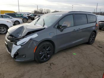  Salvage Chrysler Pacifica