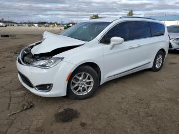  Salvage Chrysler Pacifica