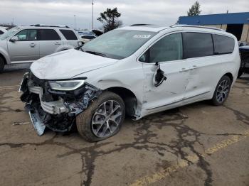  Salvage Chrysler Pacifica