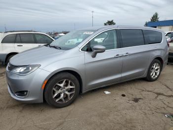  Salvage Chrysler Pacifica