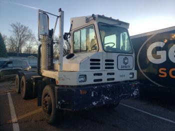  Salvage Capacity Yard Truck