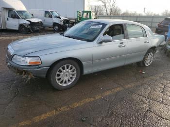  Salvage Lincoln Towncar