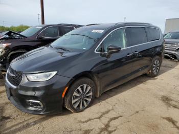  Salvage Chrysler Pacifica