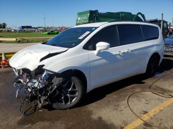  Salvage Chrysler Pacifica