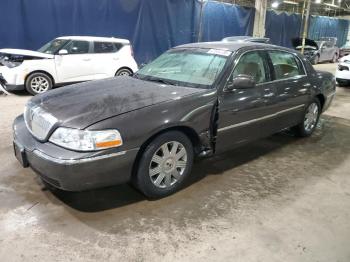  Salvage Lincoln Towncar