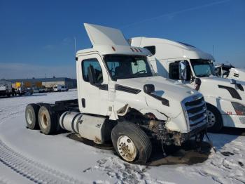  Salvage Freightliner Cascadia 1