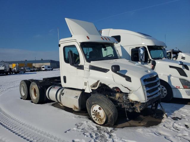  Salvage Freightliner Cascadia 1