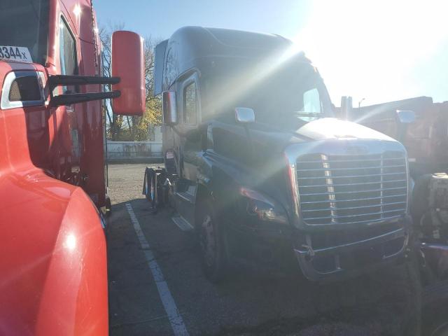  Salvage Freightliner Cascadia 1