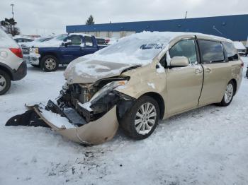  Salvage Toyota Sienna