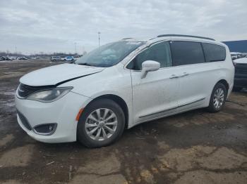  Salvage Chrysler Pacifica