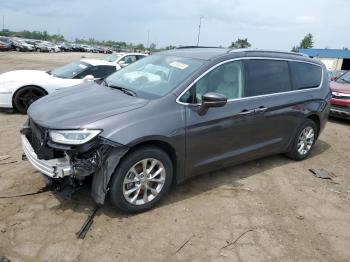  Salvage Chrysler Pacifica