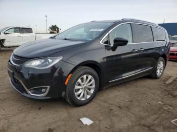  Salvage Chrysler Pacifica