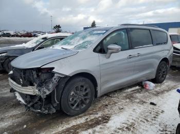  Salvage Chrysler Pacifica