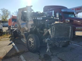  Salvage Freightliner Cascadia 1