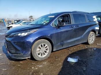  Salvage Toyota Sienna