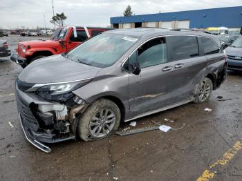  Salvage Toyota Sienna