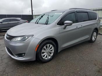  Salvage Chrysler Pacifica