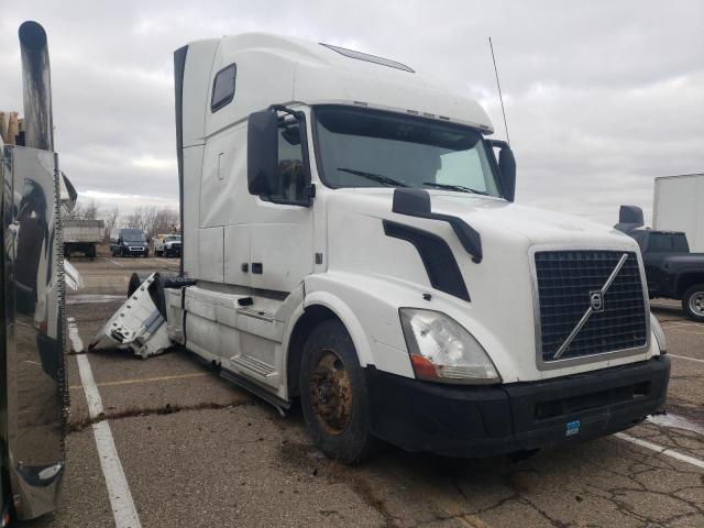  Salvage Volvo Vn