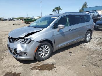  Salvage Chrysler Pacifica