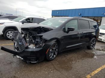  Salvage Chrysler Pacifica