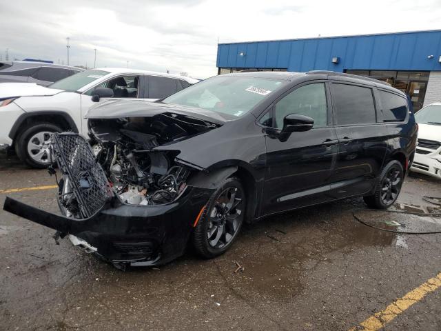  Salvage Chrysler Pacifica