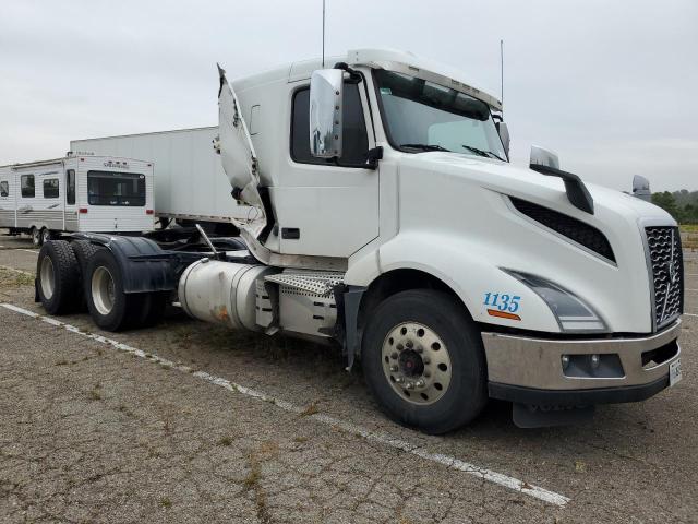  Salvage Volvo Vn