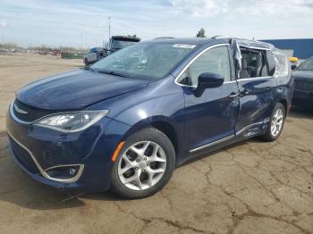  Salvage Chrysler Pacifica