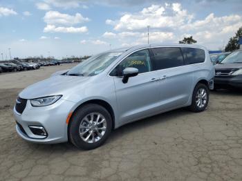  Salvage Chrysler Pacifica