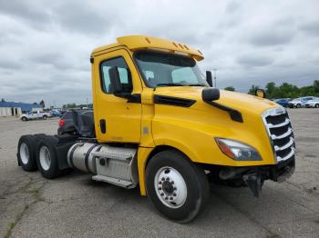  Salvage Freightliner Cascadia 1