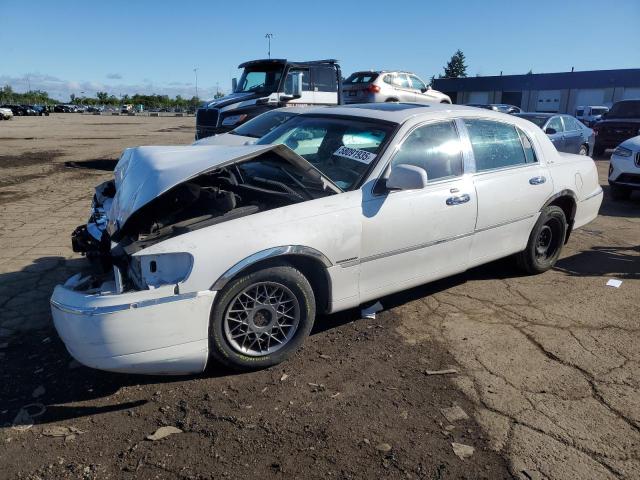  Salvage Lincoln Towncar