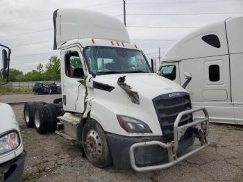  Salvage Freightliner Cascadia 1
