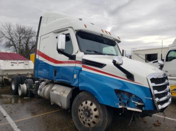  Salvage Freightliner Cascadia 1