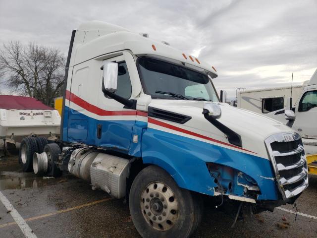  Salvage Freightliner Cascadia 1