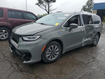  Salvage Chrysler Pacifica