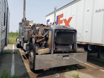  Salvage Freightliner Fld120